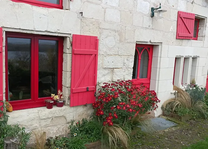 Gite Des Perreyeurs - Maison Troglodyte Avec Vue Sur Loire
