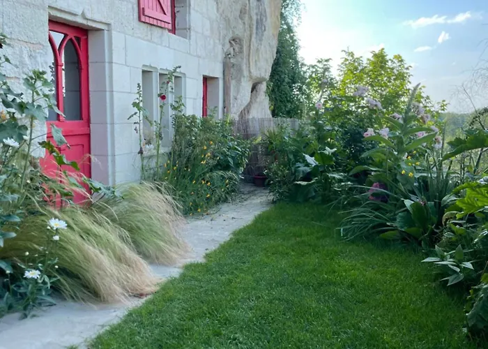 Gite Des Perreyeurs - Maison Troglodyte Avec Vue Sur Loire