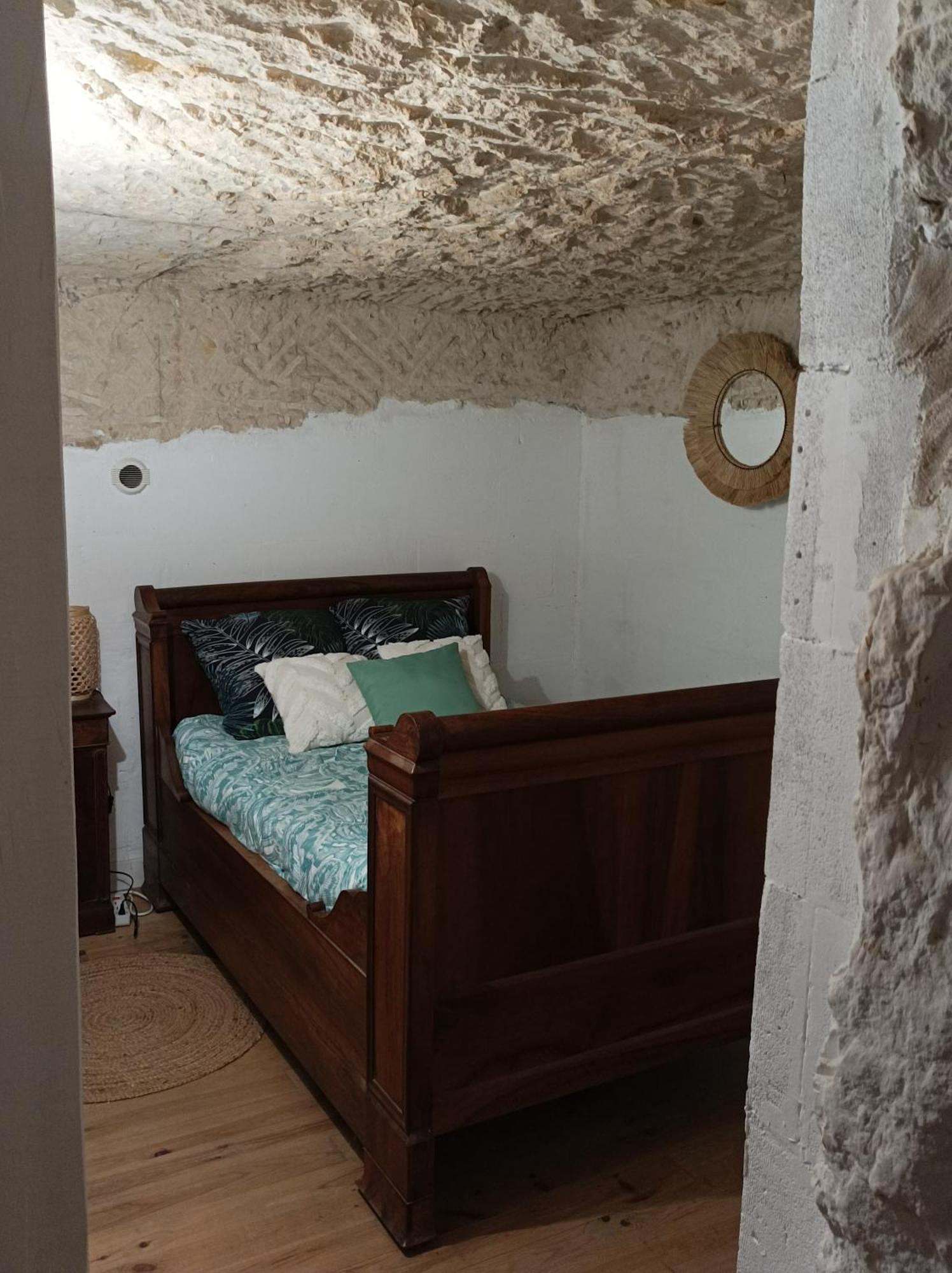 Des Perreyeurs - Maison Troglodyte Avec Vue Sur Loire