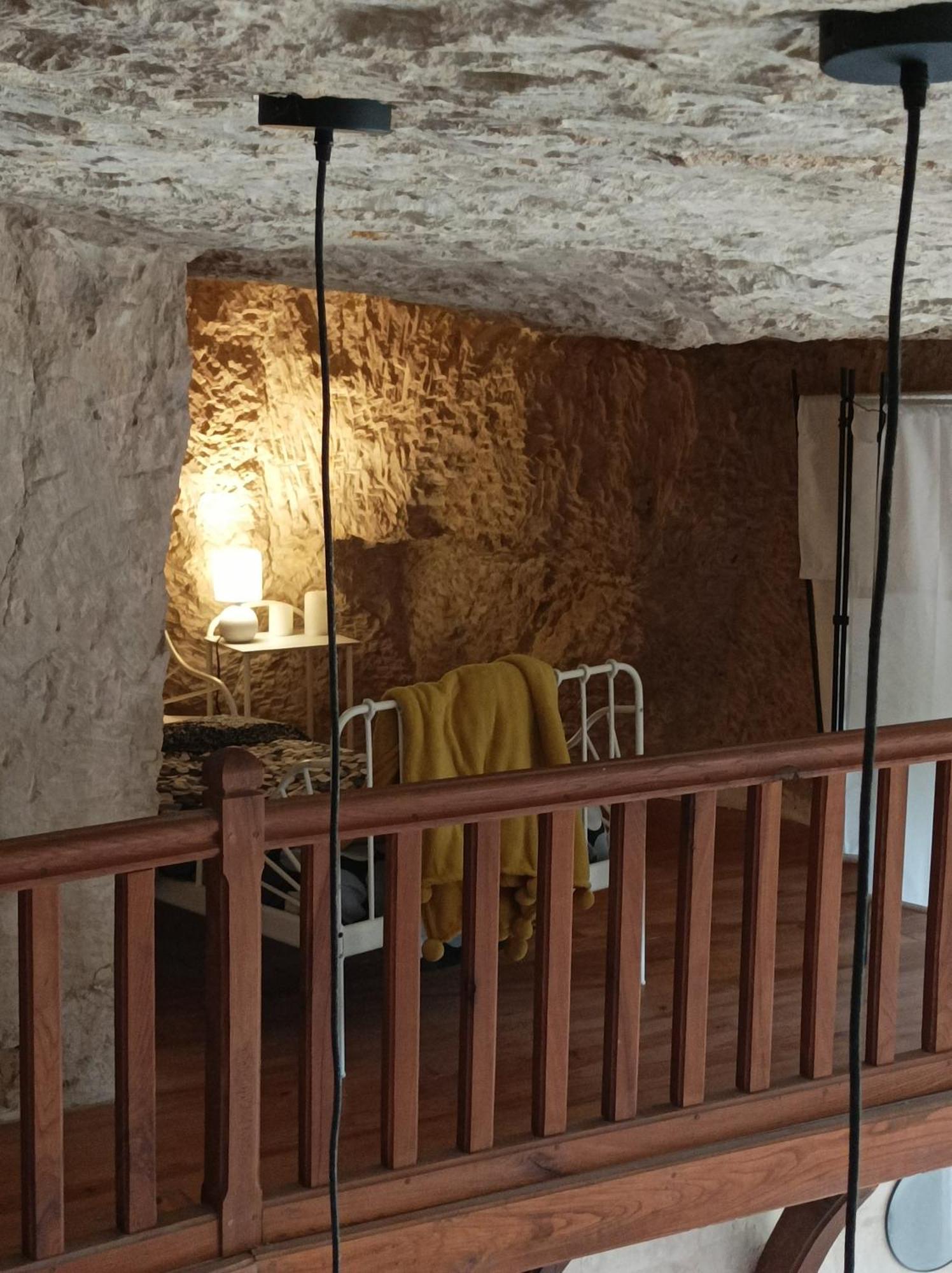 Des Perreyeurs - Maison Troglodyte Avec Vue Sur Loire
